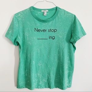 Forever 21 Women’s Cropped Graphic Tee - L